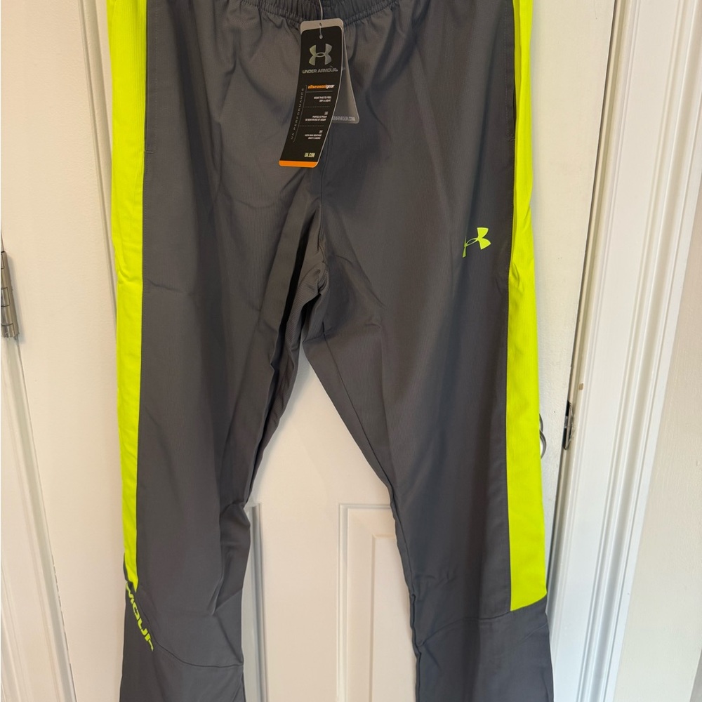 NWT Under Armour AllSeasonGear in Gray and Yellow